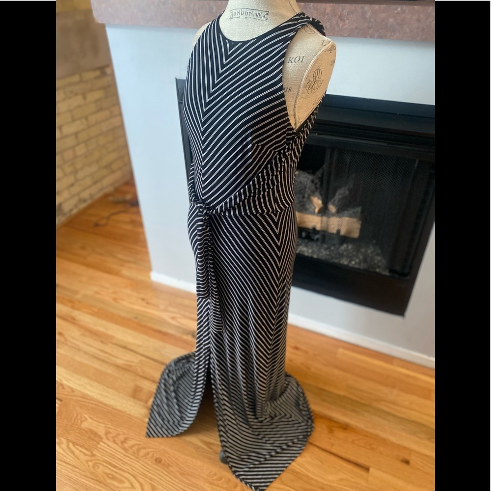 Form fitting dress - tie in front